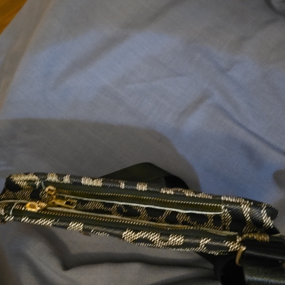 Leopard Print Abstract Triangle Shaped Pocketbook - Picture 3 of 4